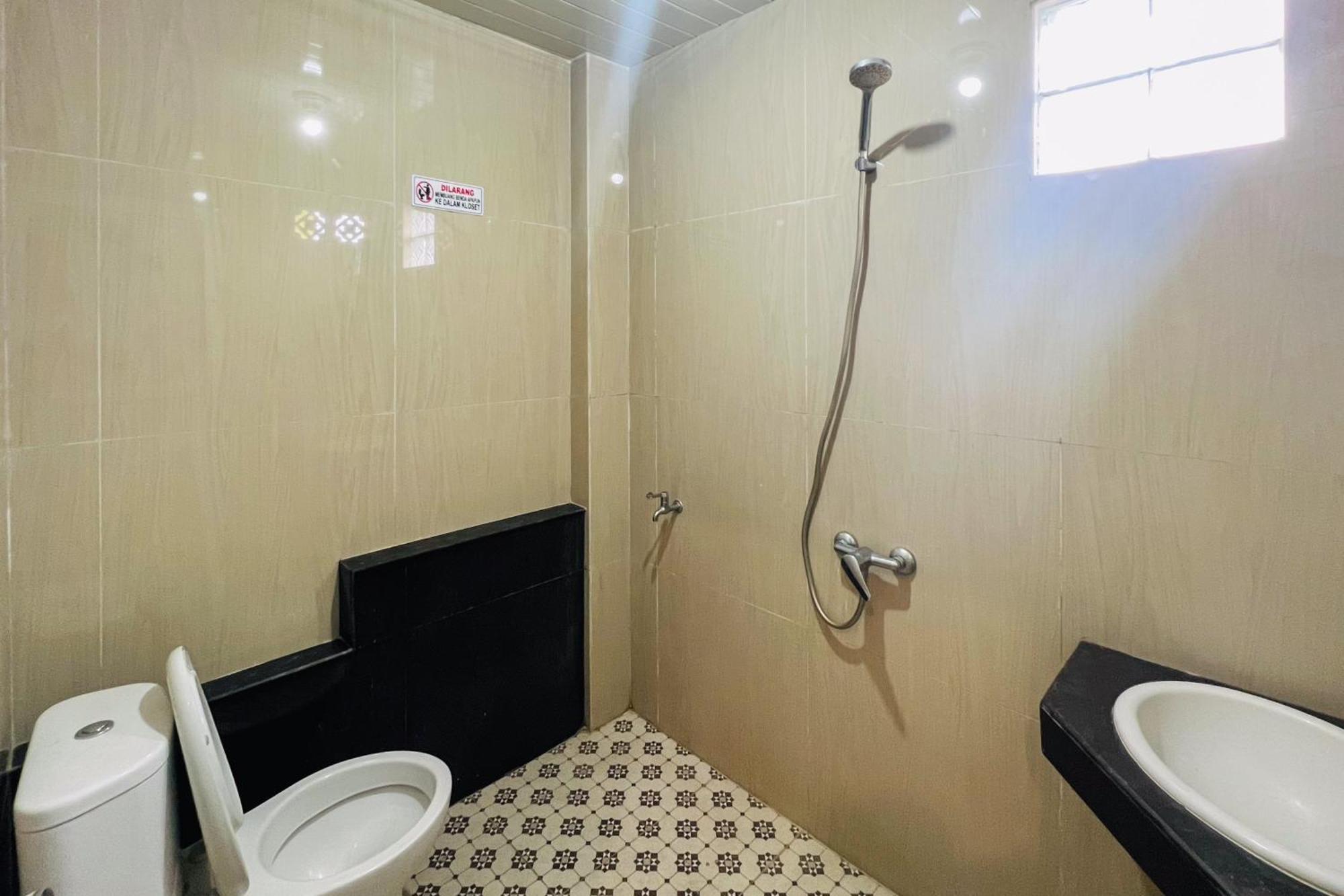 Teratai Residence Mitra Reddoorz ميدان المظهر الخارجي الصورة